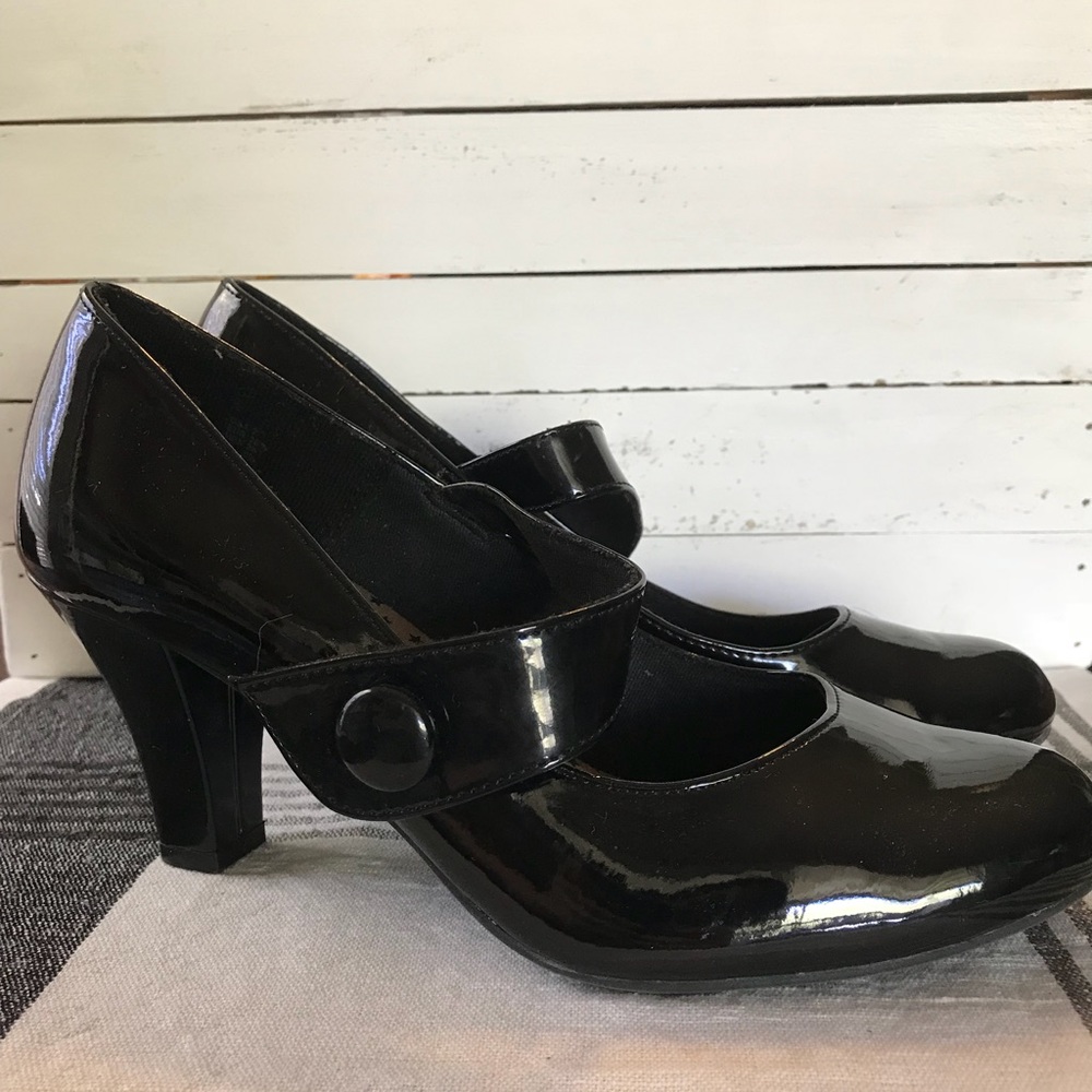 American Eagle Pumps